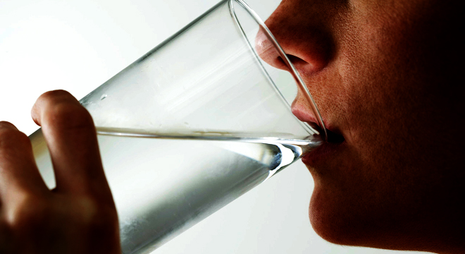 Hitzschlag: viel trinken und luftige Kleidung beugt vor