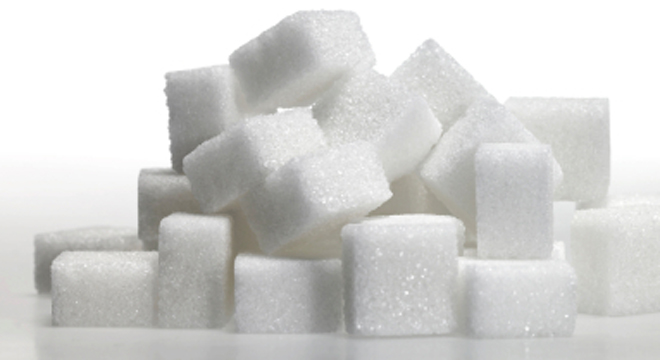 Unterzuckerung: bei Anzeichen kann ein Stück Zucker oder Zuckerähnliches helfen