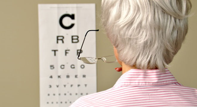 Sehtest: Dabei wird die Sehschärfe in die Nähe und in die Ferne ermittelt